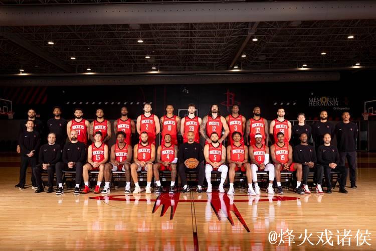 火箭全员备战!社媒发布球员赛前热身精彩花絮 火箭全员备战!社媒发布球员赛前热身精彩花絮