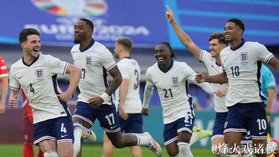 卡拉格:罗杰斯若持续出色表现,有望成为英格兰10号位主力 卡拉格:罗杰斯若持续出色表现,有望成为英格兰10号位主力