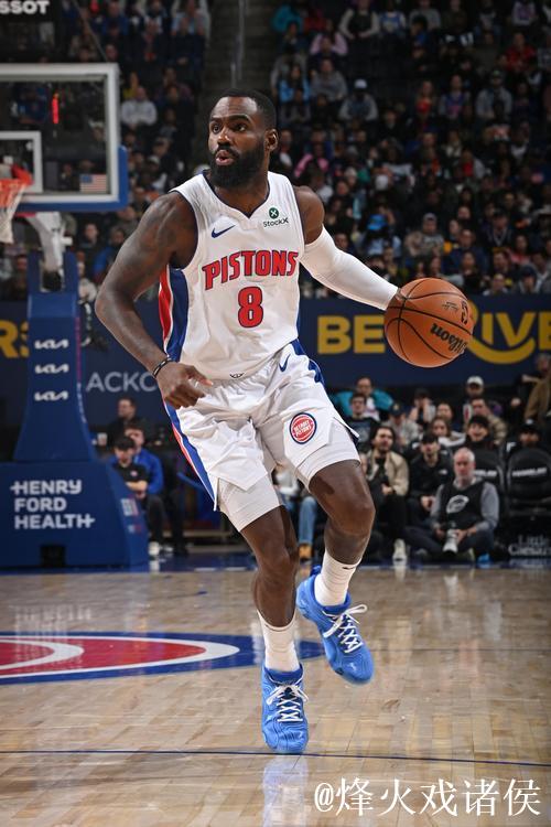 哈达威上场，沃特森被换下回更衣室